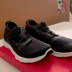 👟 UNDER ARMOUR Sneakers New Size 7.5